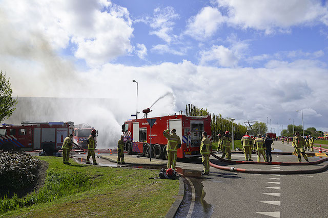 2017/83/20170422-15u01 GB 078 Zeer grote brand Westhavenweg ASD.jpg